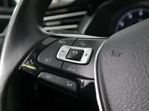 Volkswagen  8