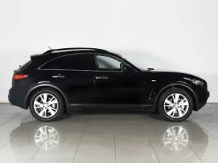 Infiniti  4