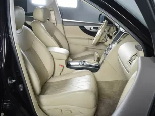 Infiniti  7
