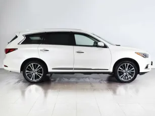Infiniti  4