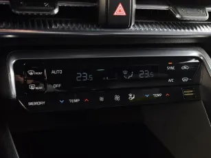 Kia  9