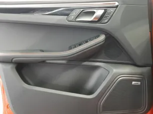 Porsche  16