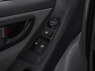 Hyundai  12