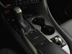 Lexus  8