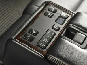 Toyota  9