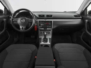 Volkswagen  8