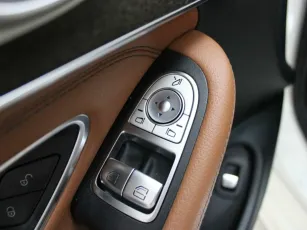 Mercedes-Benz  12
