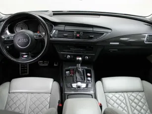 Audi  9