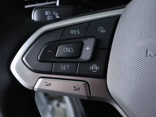 Volkswagen  8