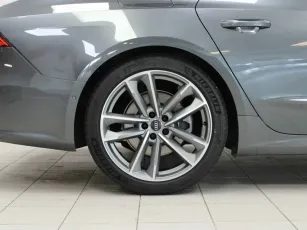 Audi  8
