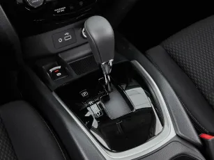 Nissan  15
