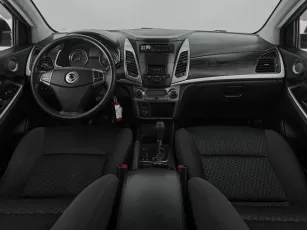 SsangYong  8