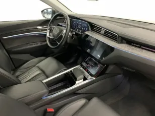 Audi  8