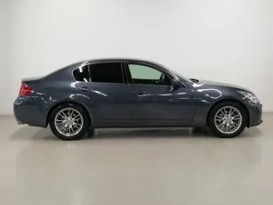 Infiniti  4