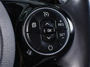 Kia  11