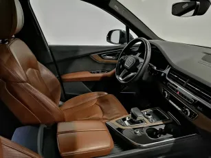Audi  9