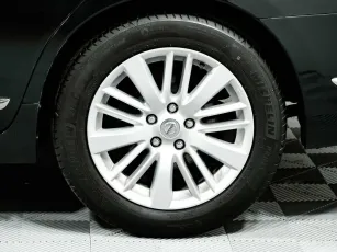 Nissan  7