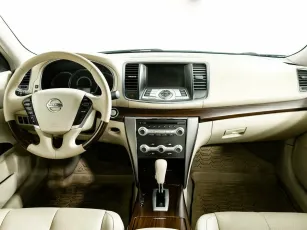 Nissan  8