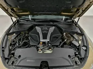 Infiniti  8