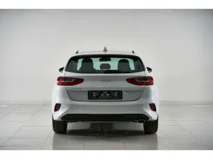 Kia  6
