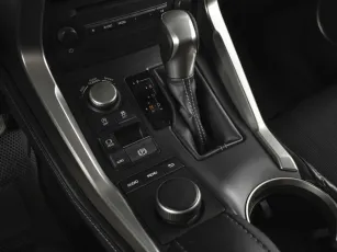 Lexus  8