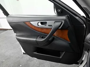 Infiniti  7