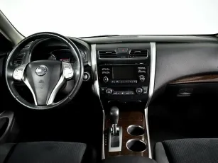 Nissan  10