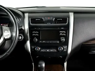 Nissan  11