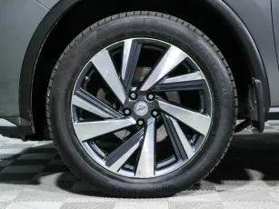 Nissan  5
