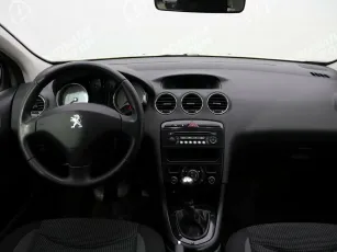 Peugeot  8