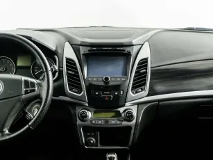 SsangYong  8