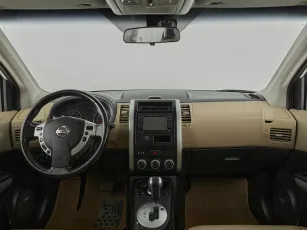 Nissan  10