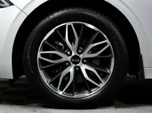 Kia  8