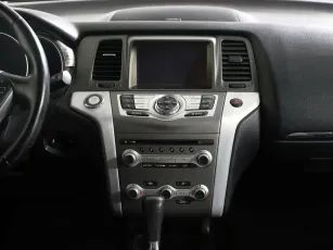 Nissan  8
