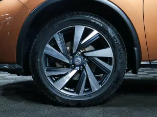 Nissan  9