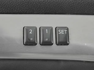 Infiniti  17
