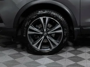 Nissan  8