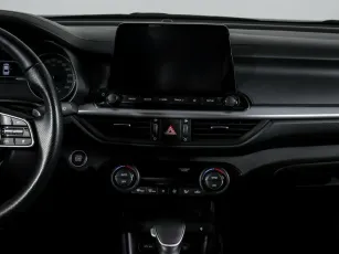 Kia  10