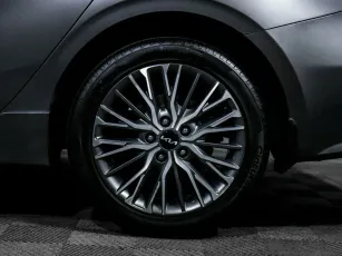 Kia  6