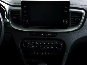 Kia  11