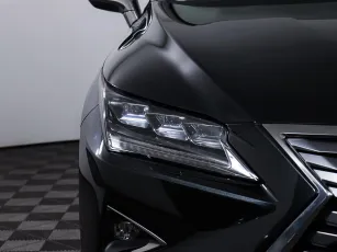 Lexus  8