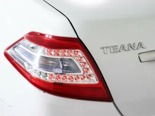 Nissan  8