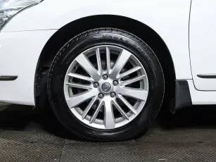 Nissan  9
