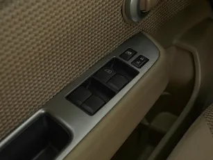 Nissan  12