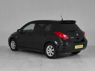 Nissan  4