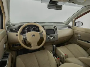 Nissan  7