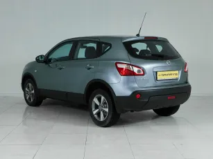 Nissan  4
