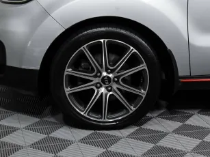 Kia  9