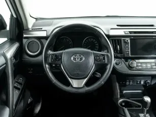 Toyota  8