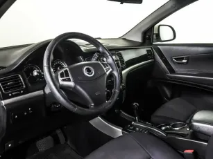 SsangYong  8